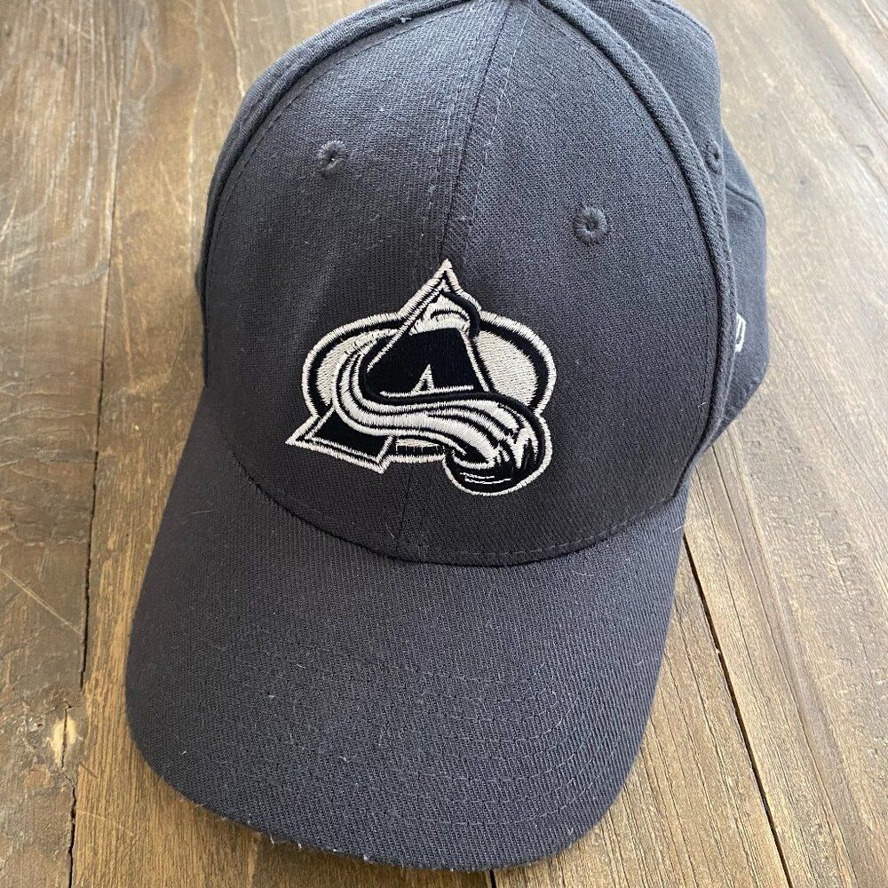 Boys Youth Colorado Avalanche Hockey NHL New Era Fitted Cap Hat Small / Medium